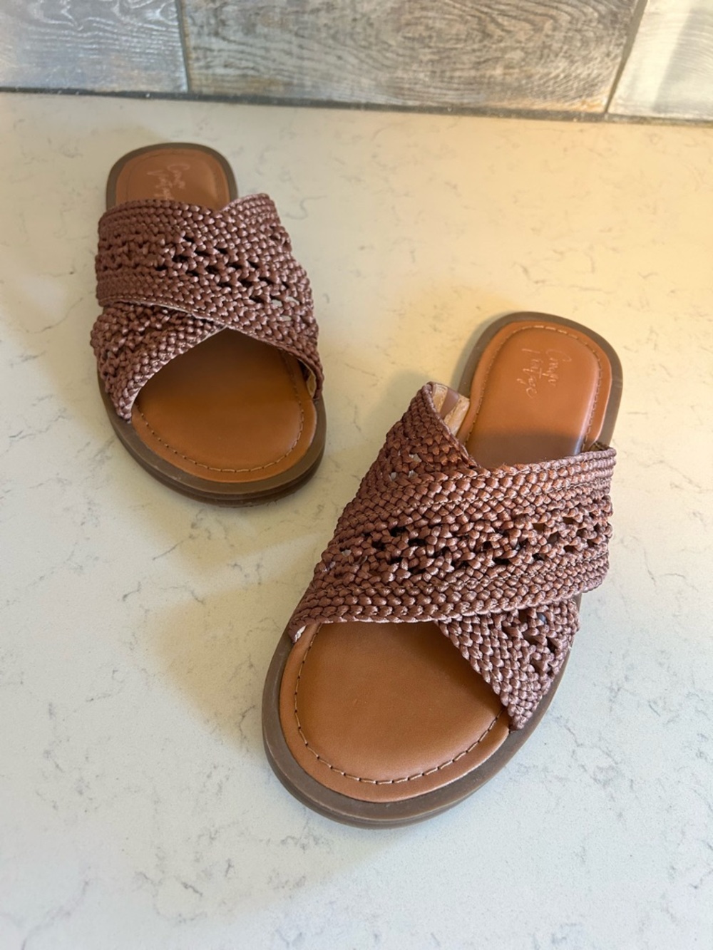Like New Crown Vintage Antola Bronze Crochet Woven Boho Flat Slip On Sandal - Picture 6 of 15